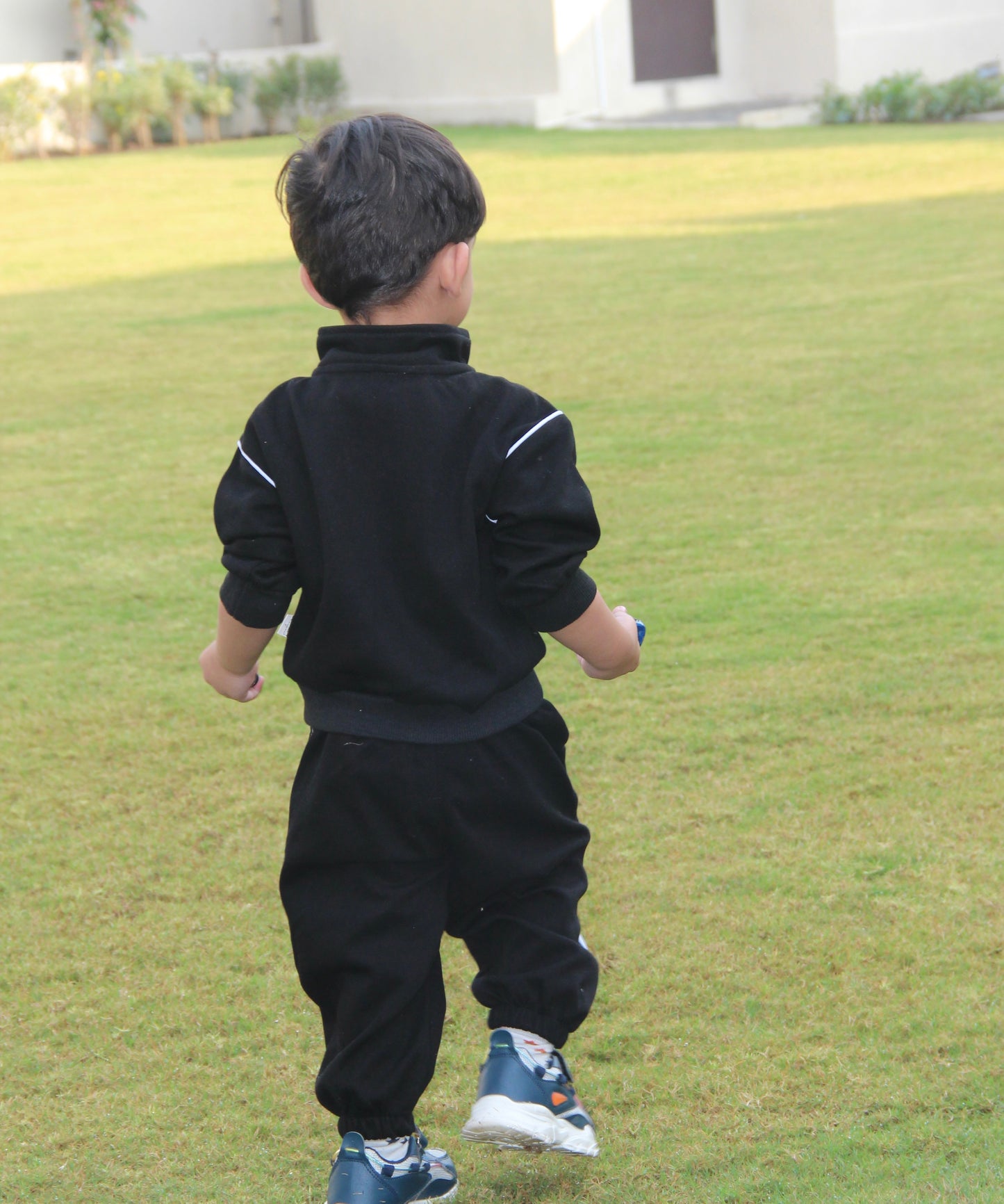 BLACK JACKET AND JOGGER ZIPPER SET