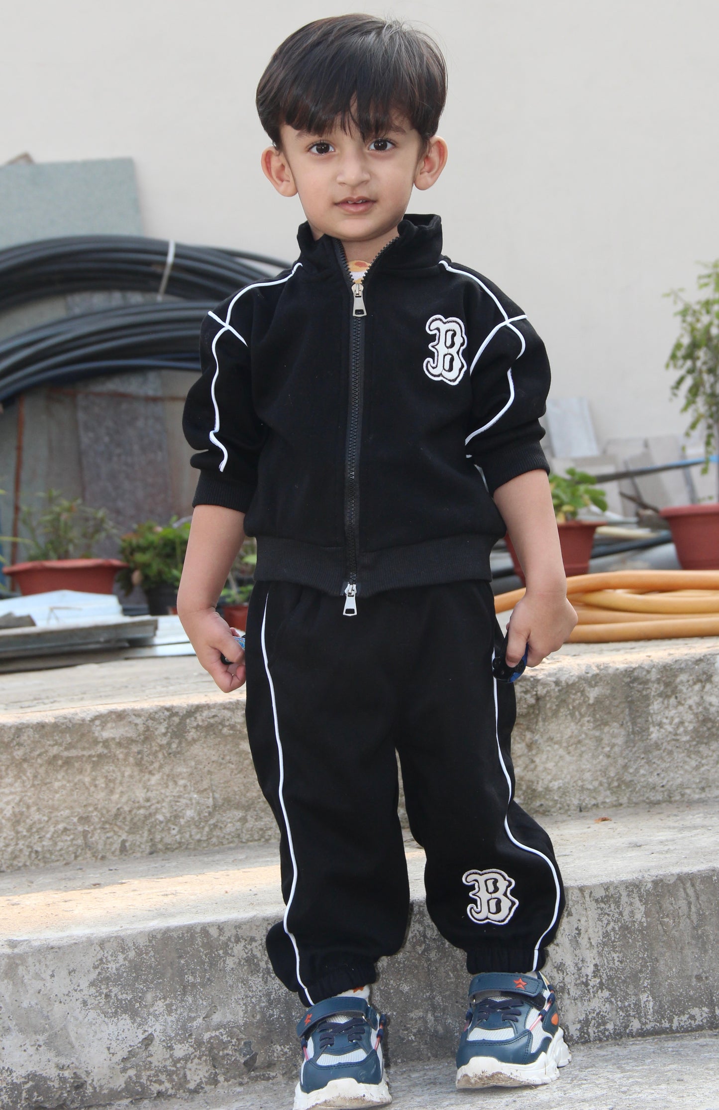 BLACK JACKET AND JOGGER ZIPPER SET